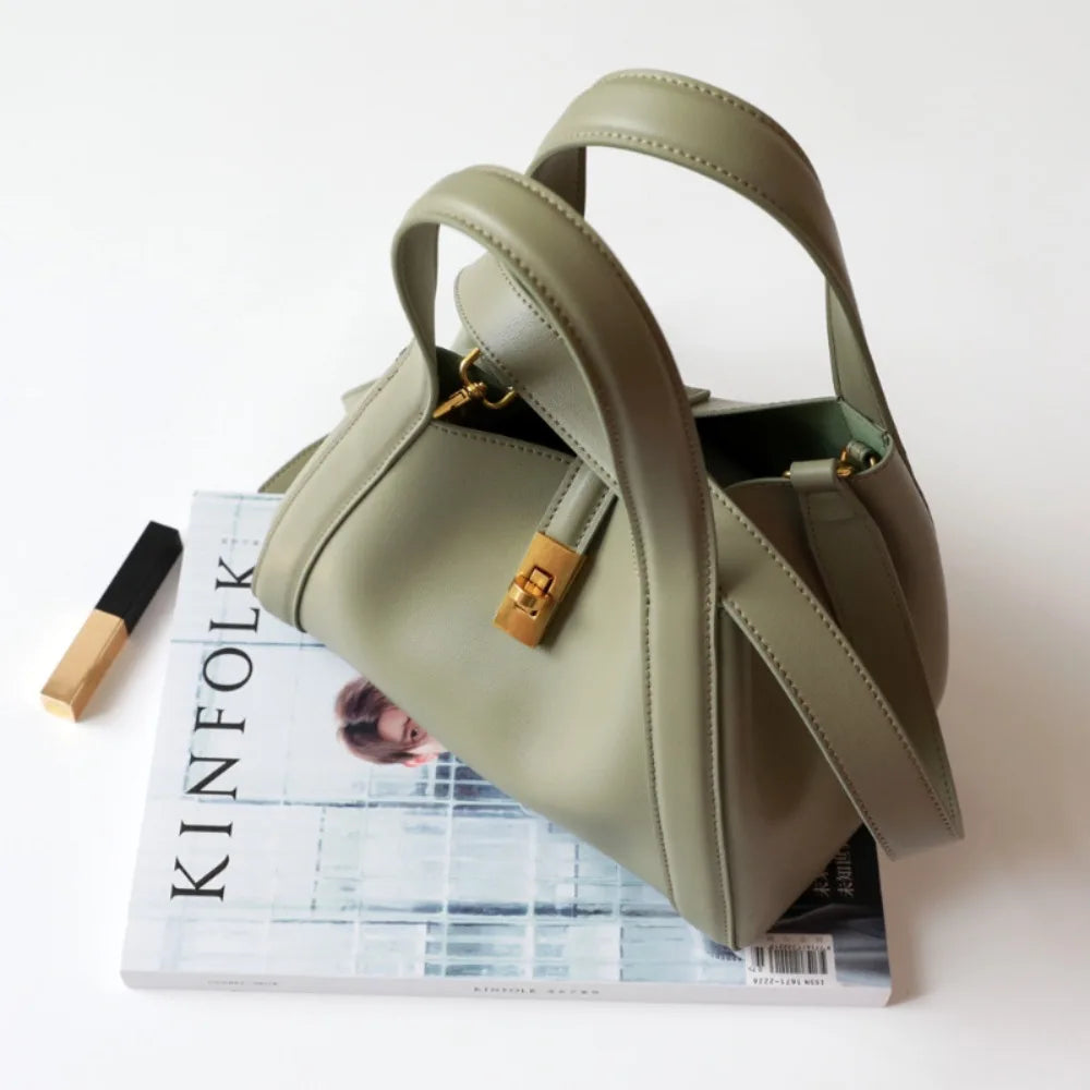 KUROYABU Fashion Satchel – Elegant & Versatile for Any Occasion!